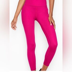 Victoria's Secret incredible essential leggings. 7/8 length Size 16. NWT